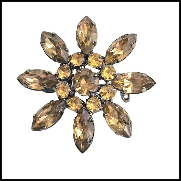 Vintage Jewelry - Rhinestone Flower Brooch Pin Champagne Gold‎ Tone Floral Statement Jewelry